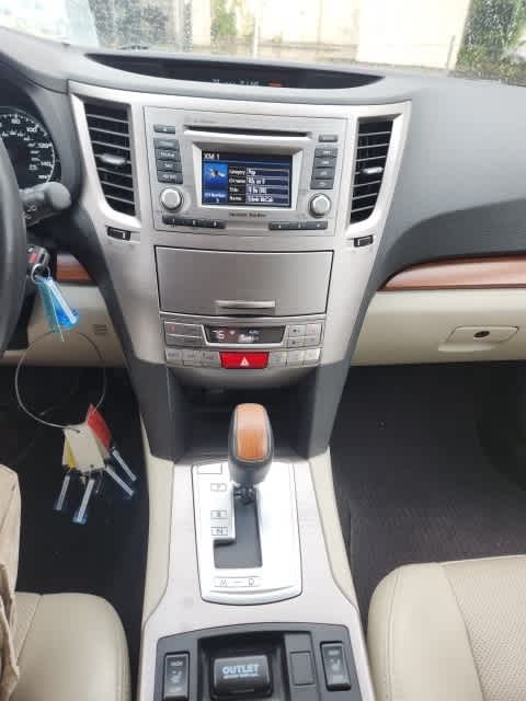 2014 Subaru Outback 2.5i Limited 10