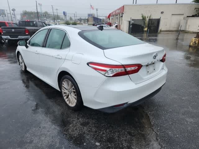 2019 Toyota Camry XLE 3