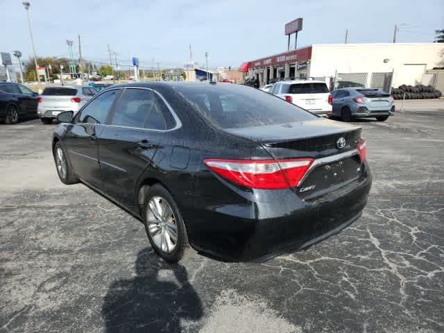 2017 Toyota Camry SE 3