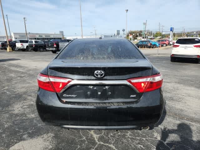 2017 Toyota Camry SE 4