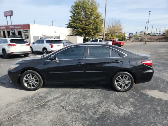 2017 Toyota Camry SE 2