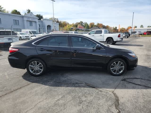 2017 Toyota Camry SE 6