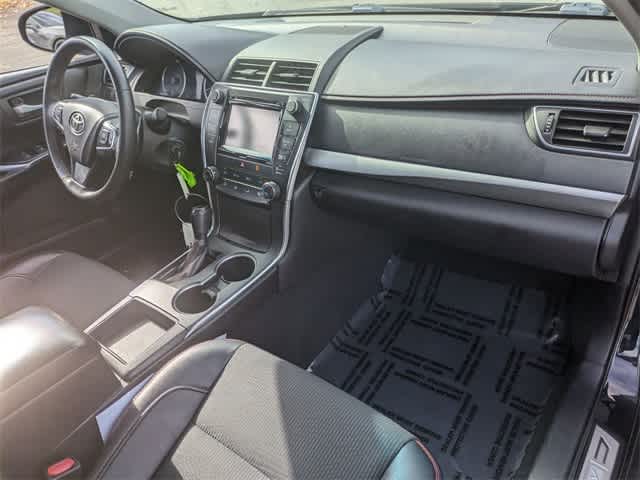 2017 Toyota Camry SE 21