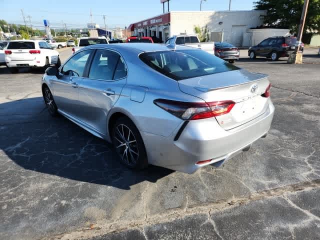 2021 Toyota Camry SE 3