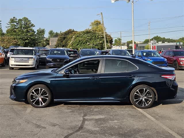 2020 Toyota Camry SE 3