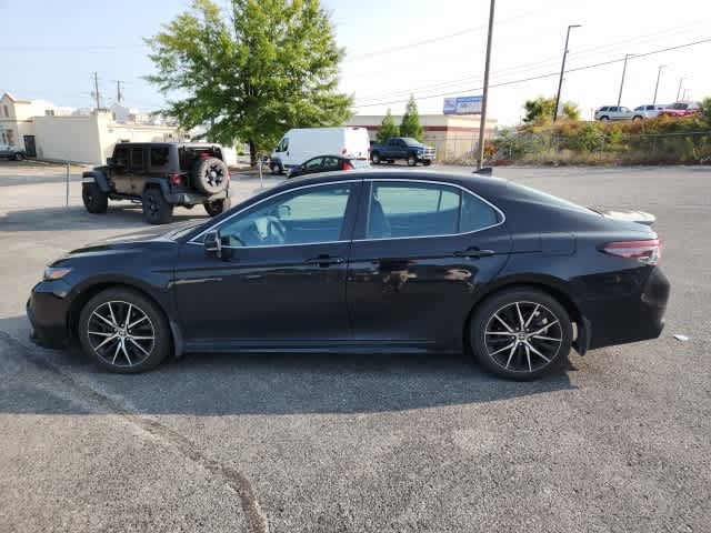 2023 Toyota Camry SE 2