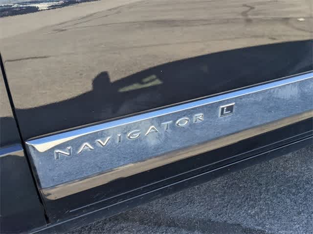 2014 Lincoln Navigator L  12