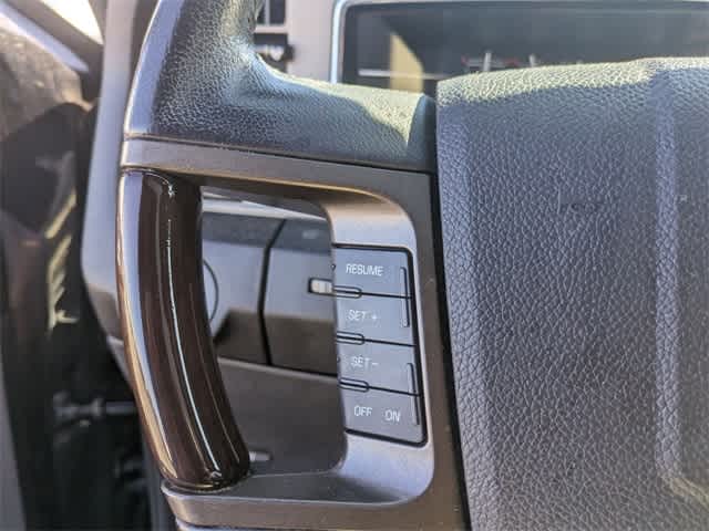 2014 Lincoln Navigator L  25