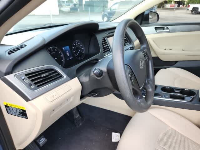 2016 Hyundai Sonata 2.4L SE 11