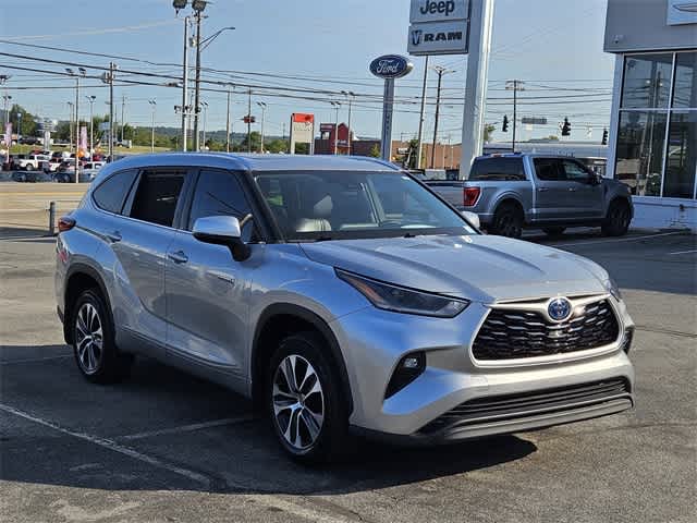 2021 Toyota Highlander Hybrid XLE 8