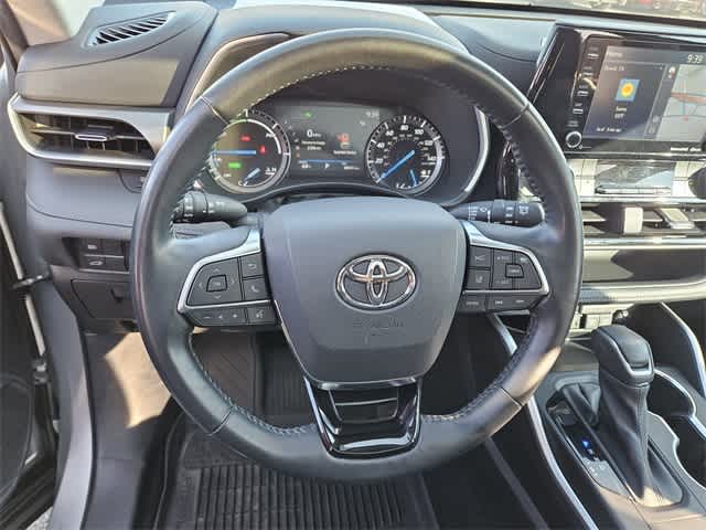 2021 Toyota Highlander Hybrid XLE 22