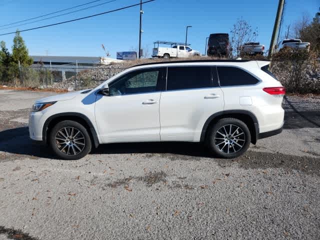 2017 Toyota Highlander SE 2