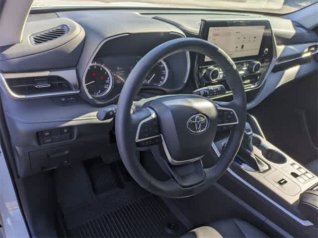 2023 Toyota Highlander XLE 3