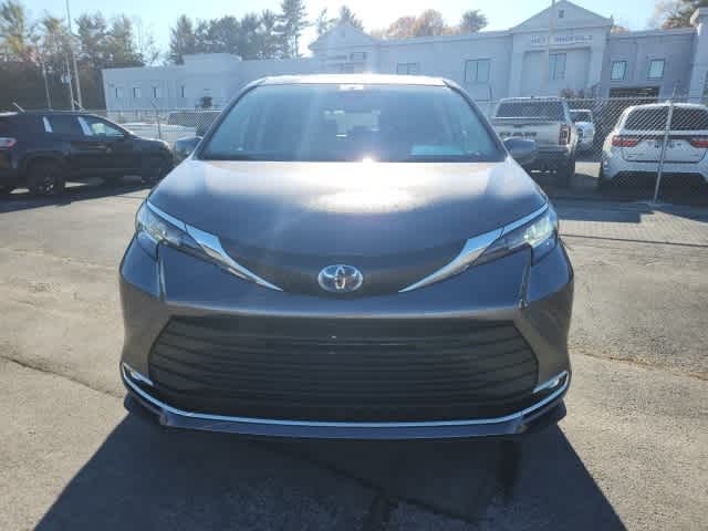 2023 Toyota Sienna XLE 8