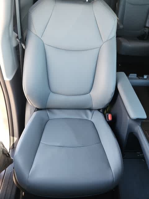 2023 Toyota Sienna XLE 16