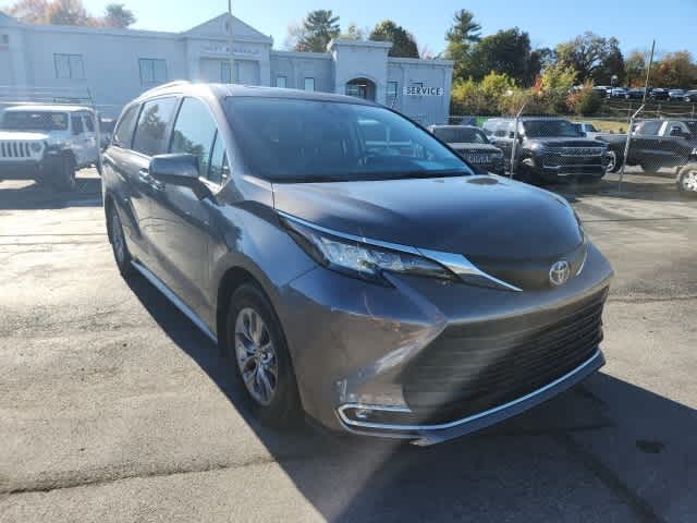 2023 Toyota Sienna XLE 7