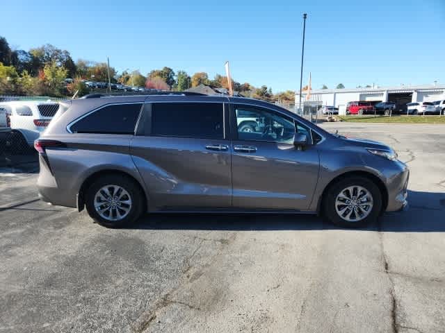 2023 Toyota Sienna XLE 6