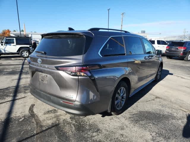 2023 Toyota Sienna XLE 5