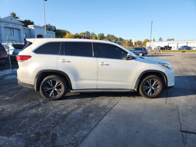 2018 Toyota Highlander LE 6