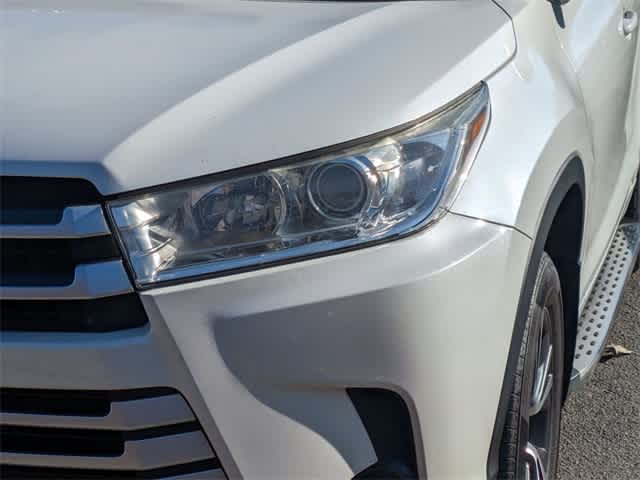 2018 Toyota Highlander LE 10