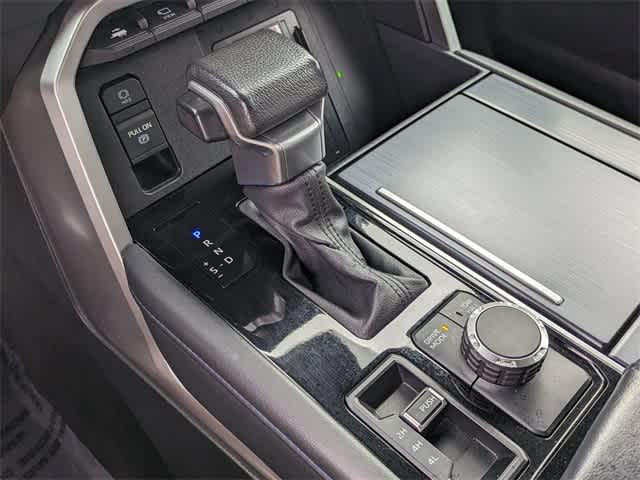 2022 Toyota Tundra Platinum CrewMax 5.5 Bed 33