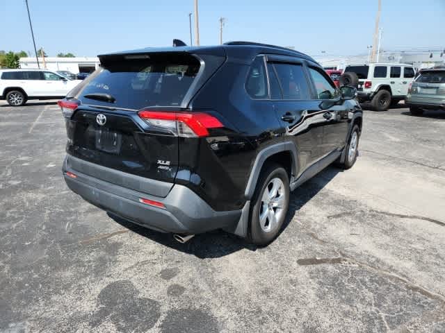 2019 Toyota RAV4 XLE 5