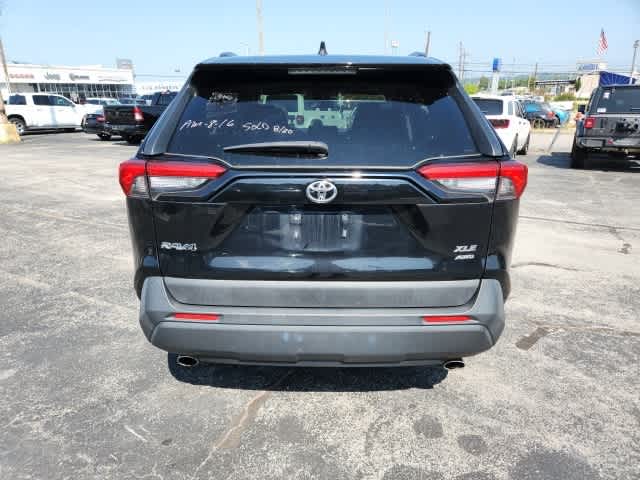 2019 Toyota RAV4 XLE 4