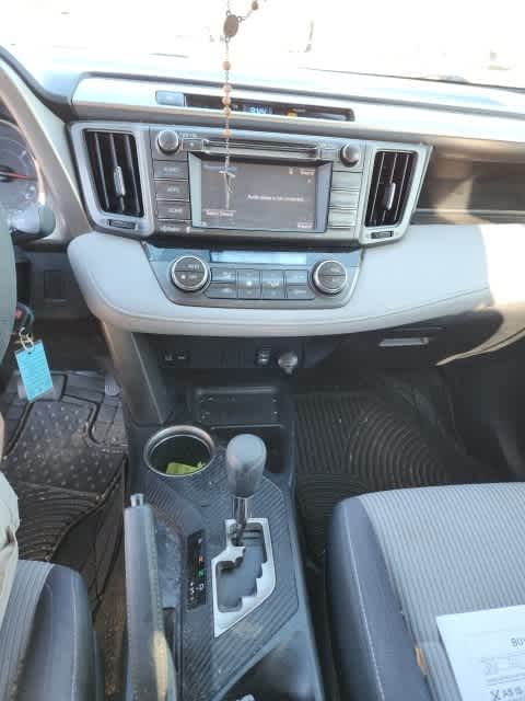 2015 Toyota RAV4 XLE 10