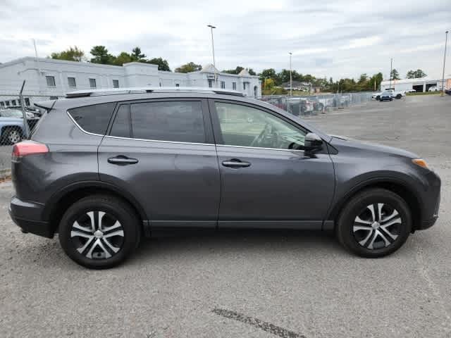 2017 Toyota RAV4 LE 6