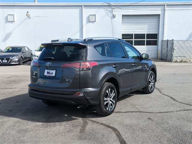 2017 Toyota RAV4 LE 6