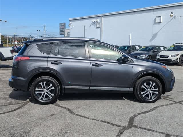 2017 Toyota RAV4 LE 7