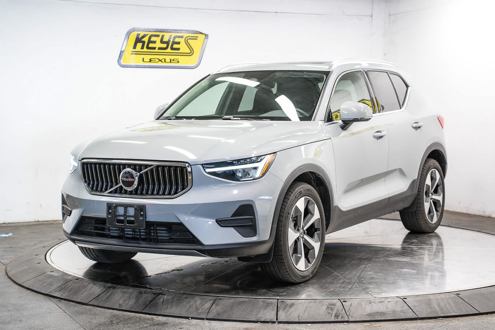 2025 Volvo XC40