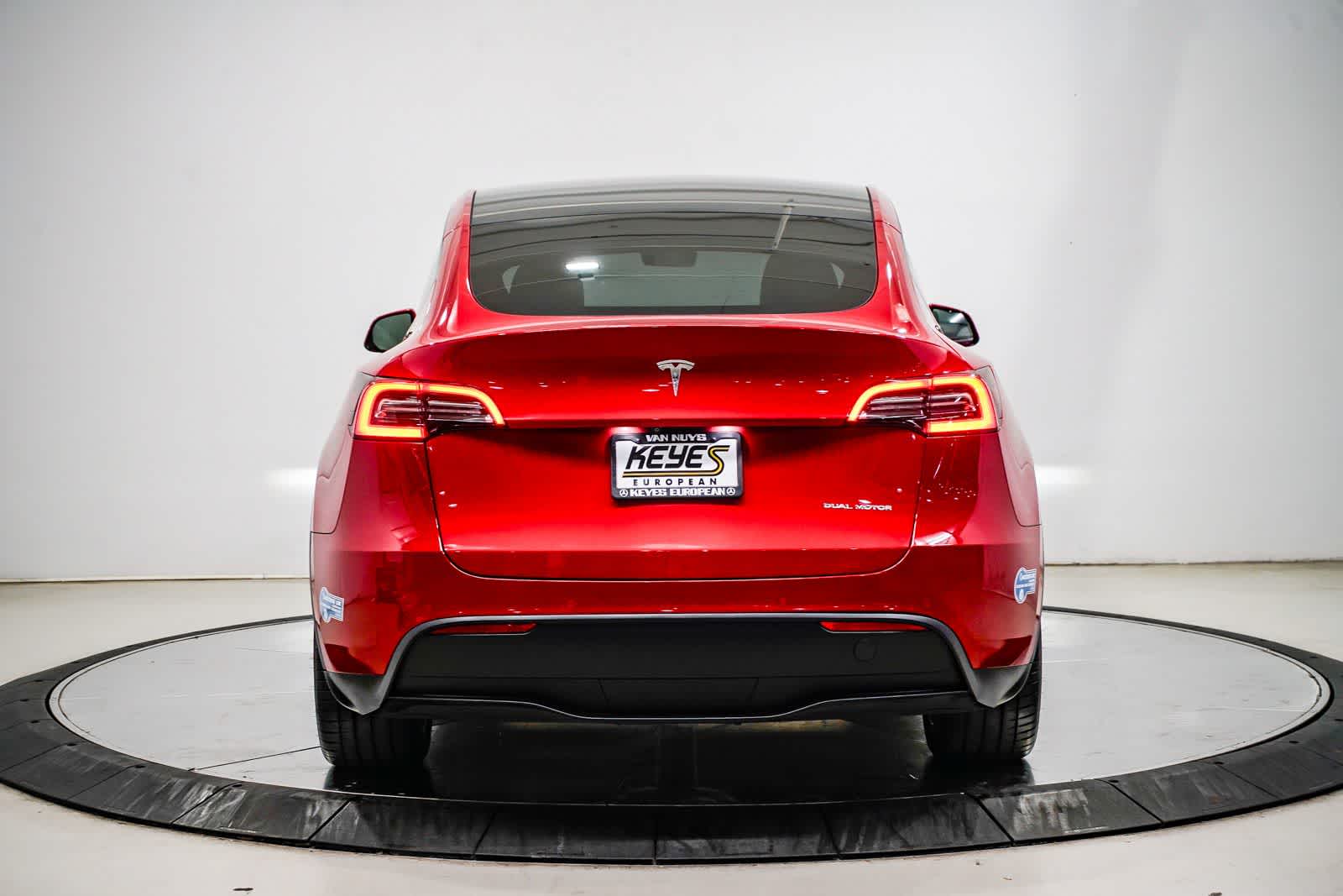 View vehicle photo 3