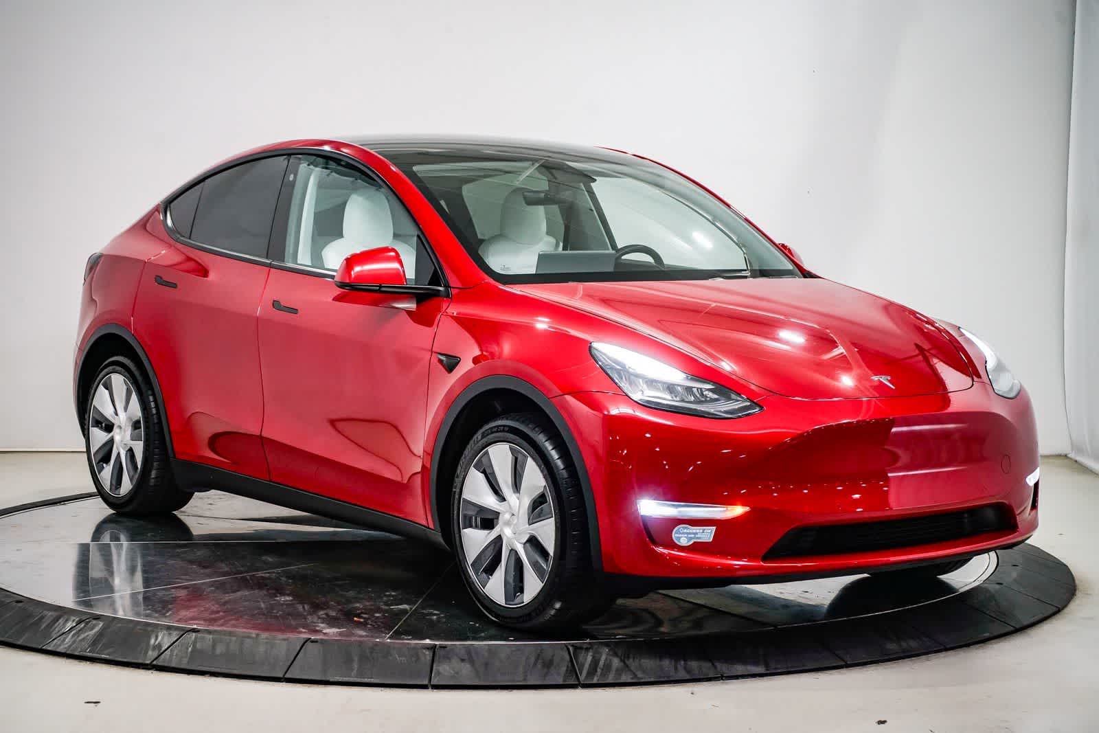 View vehicle photo 5