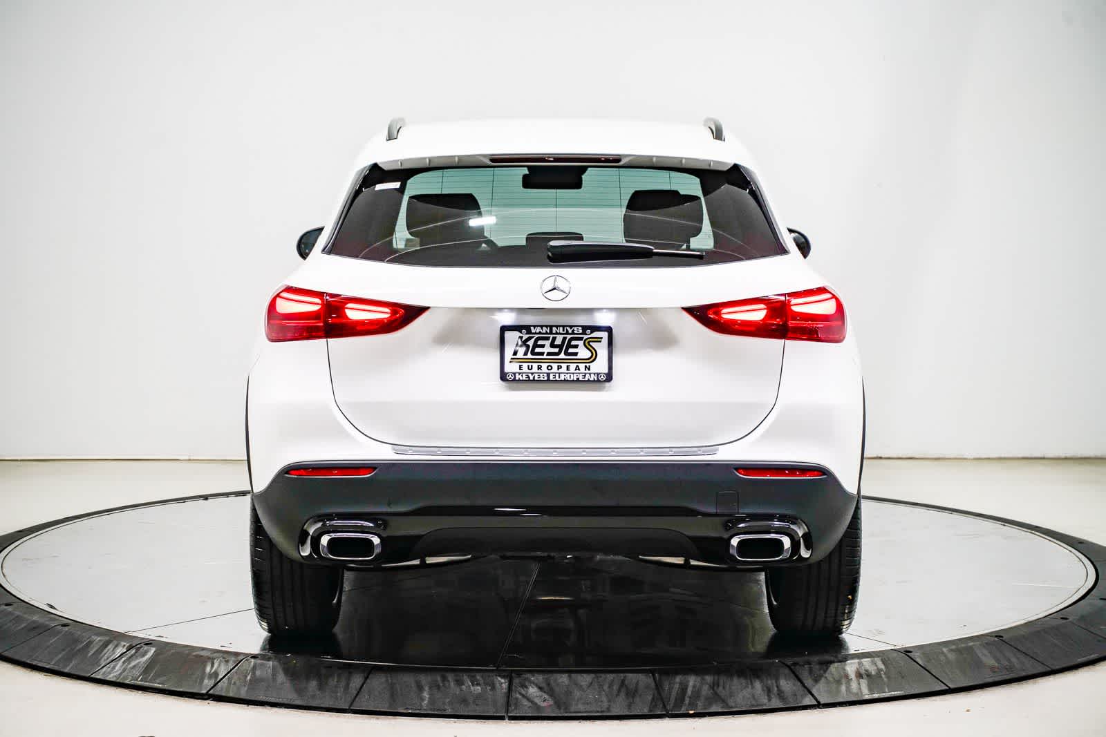 View vehicle photo 3