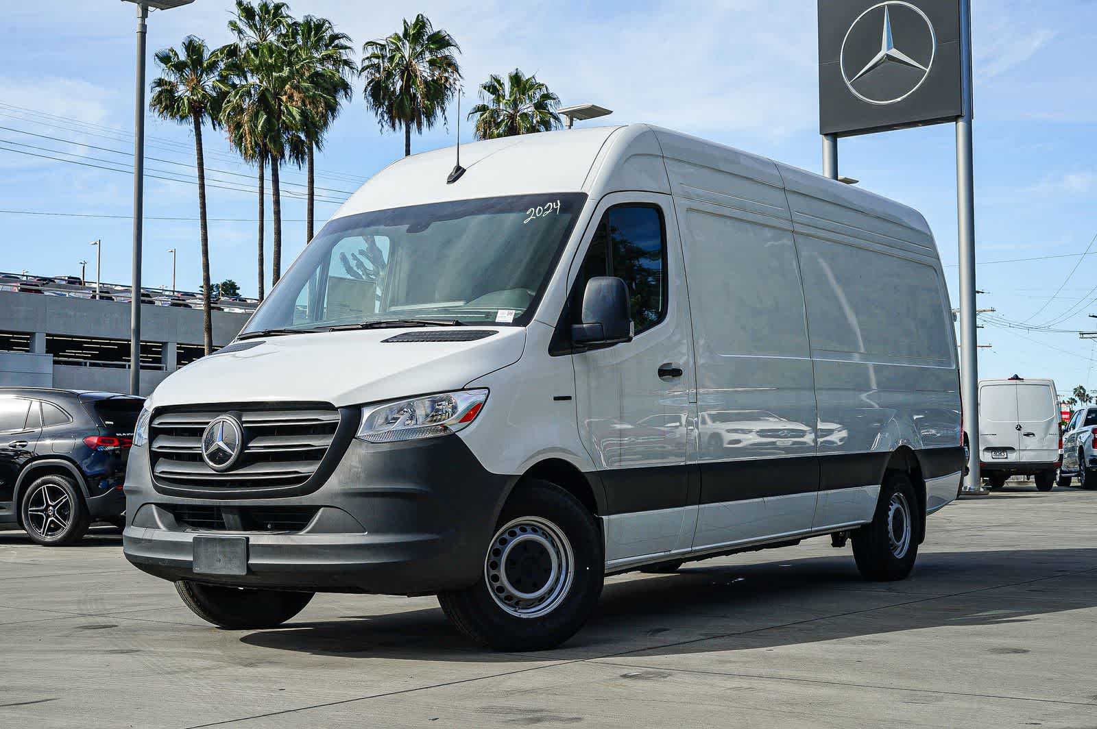 2024 Mercedes-Benz eSprinter 2500 170 High Roof Cargo HO RWD