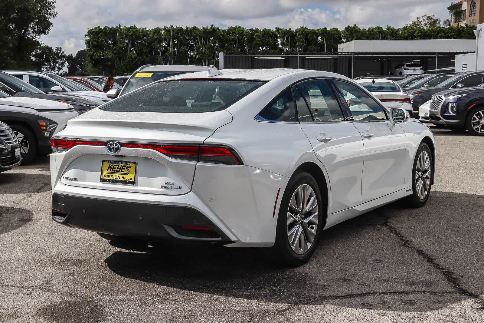 View vehicle photo 4