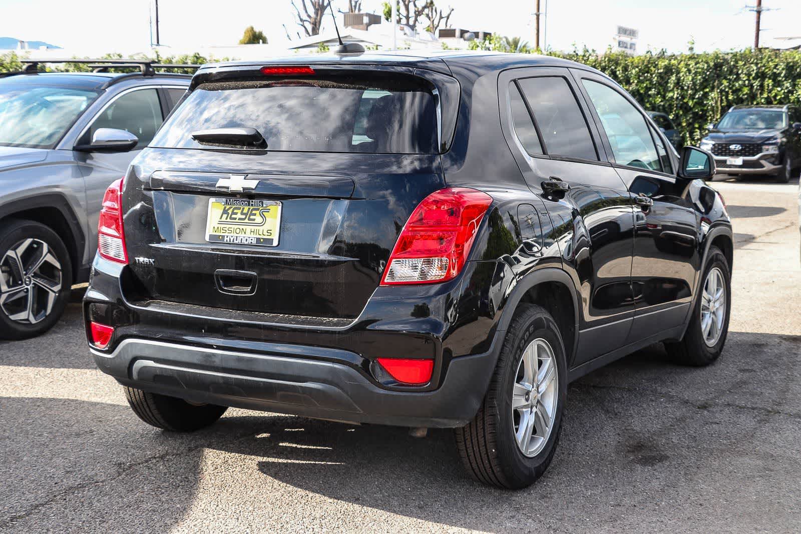 View vehicle photo 4