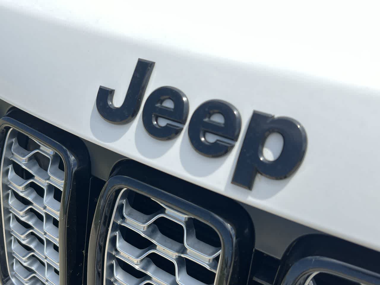 2019 Jeep Grand Cherokee Altitude 11