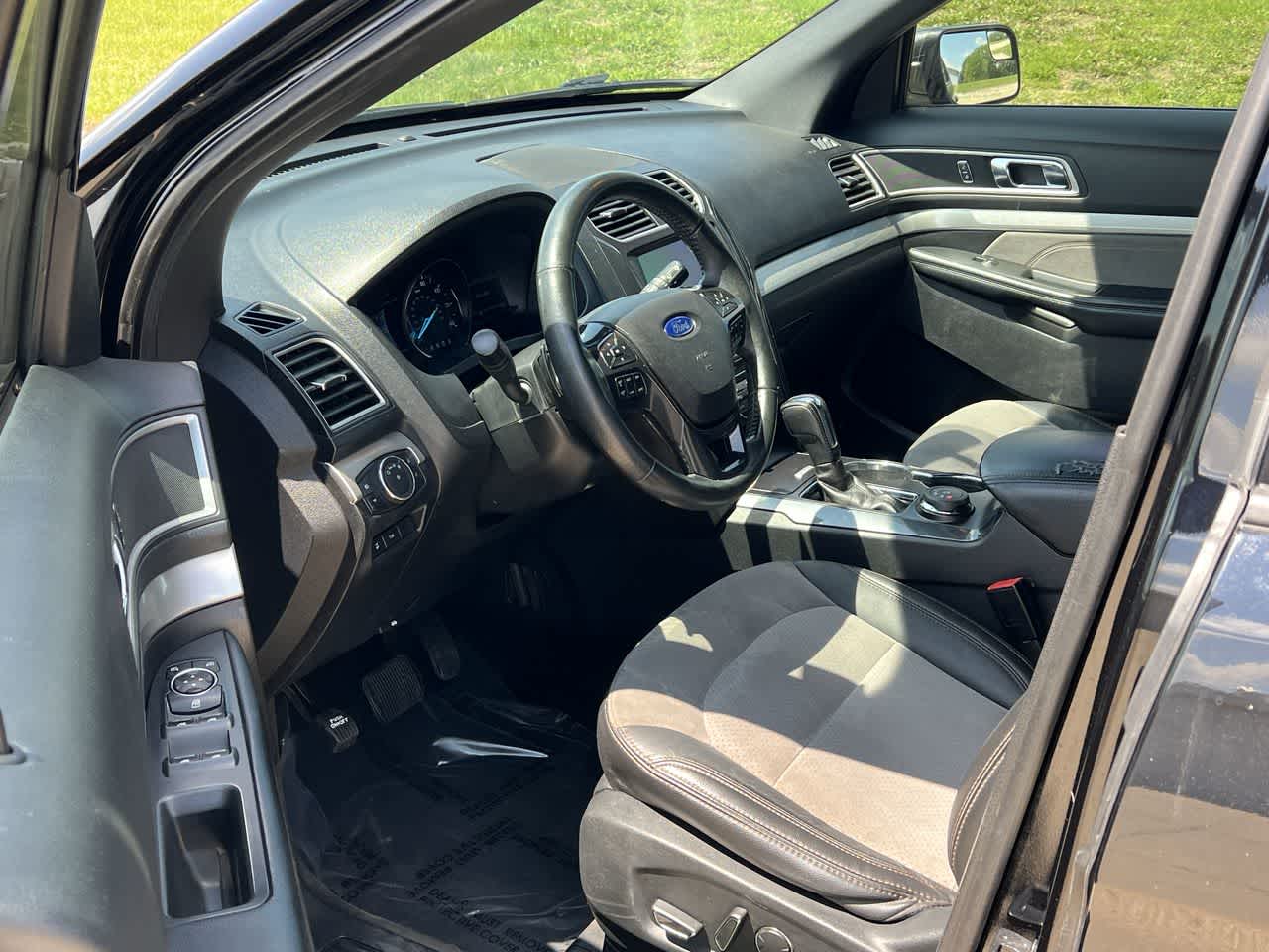 2017 Ford Explorer XLT 2
