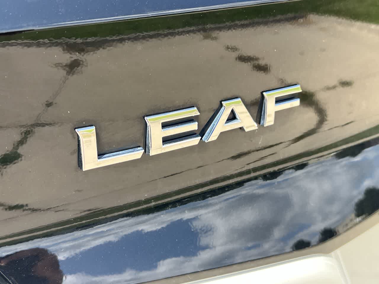 2021 Nissan LEAF SV 12