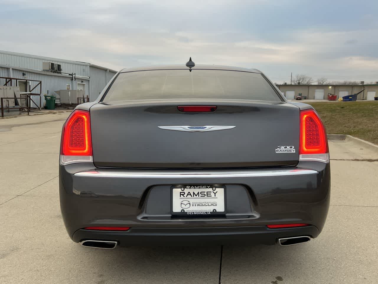 2018 Chrysler 300 Touring 5