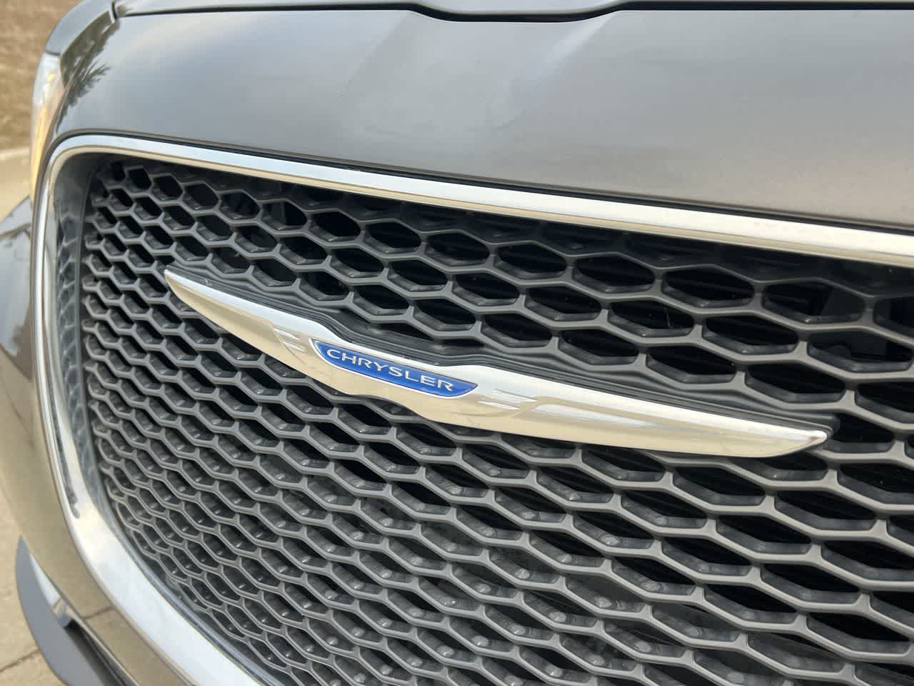 2018 Chrysler 300 Touring 11