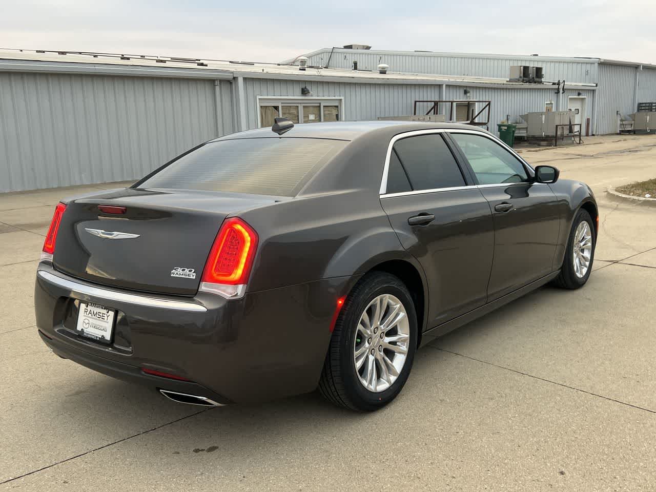 2018 Chrysler 300 Touring 6