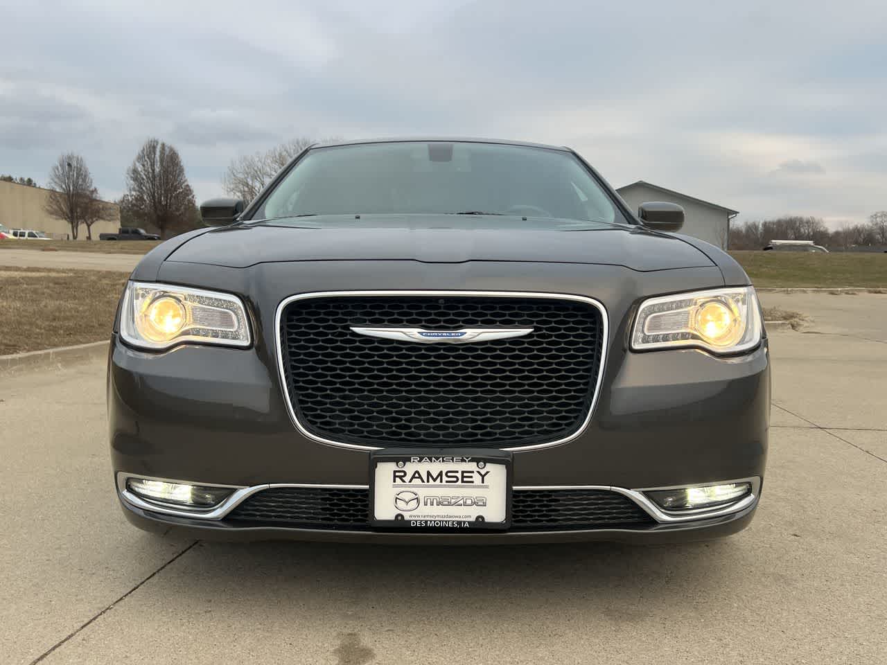 2018 Chrysler 300 Touring 10