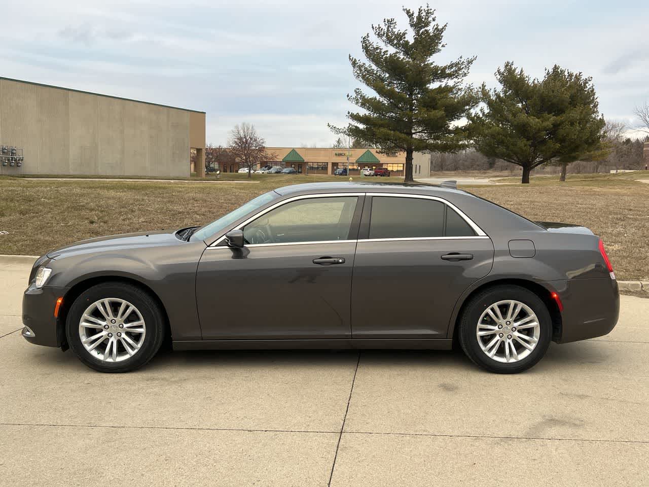 2018 Chrysler 300 Touring 3