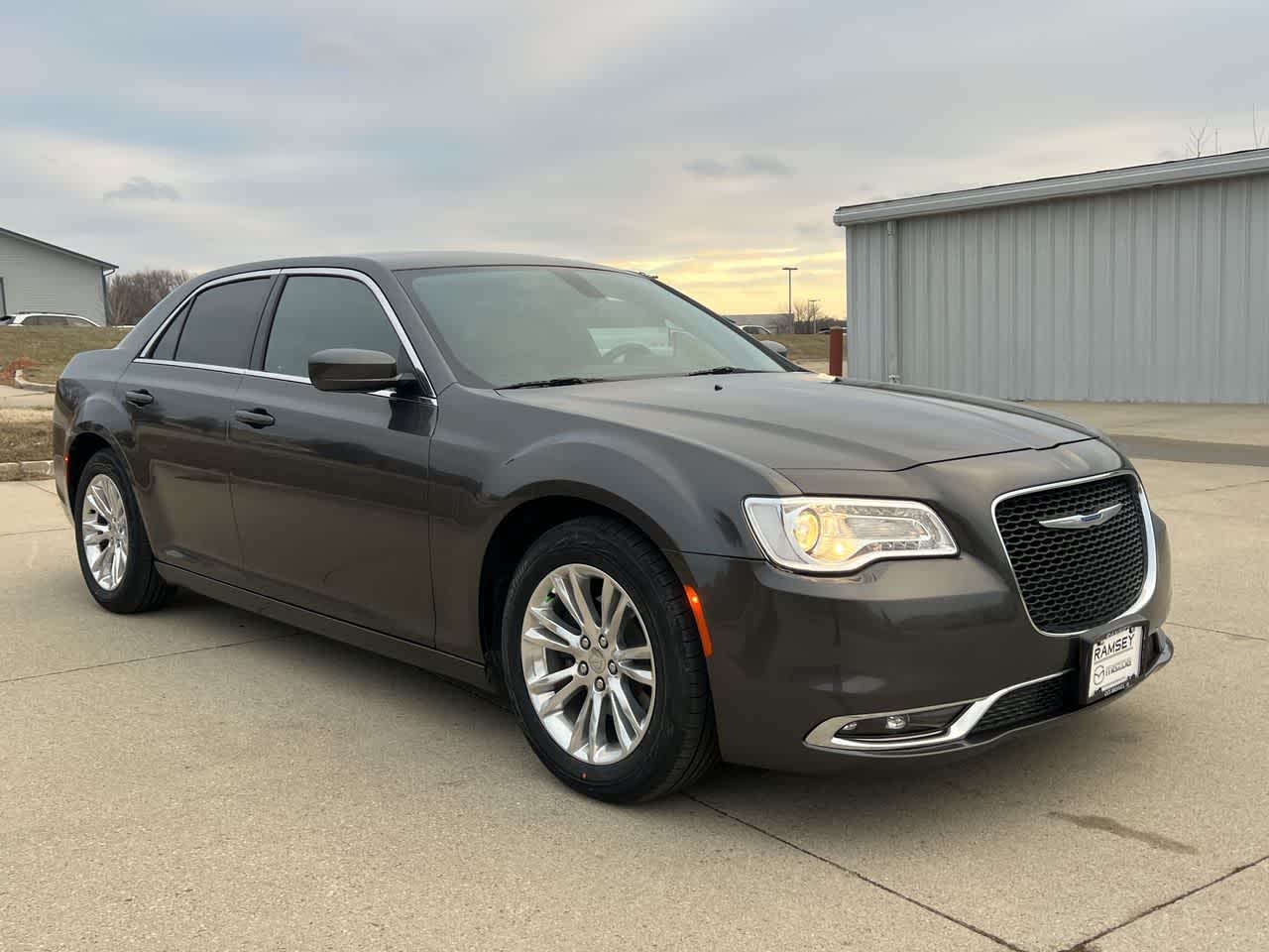 2018 Chrysler 300 Touring 8