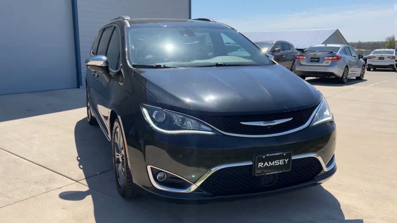 2019 Chrysler Pacifica Limited 3