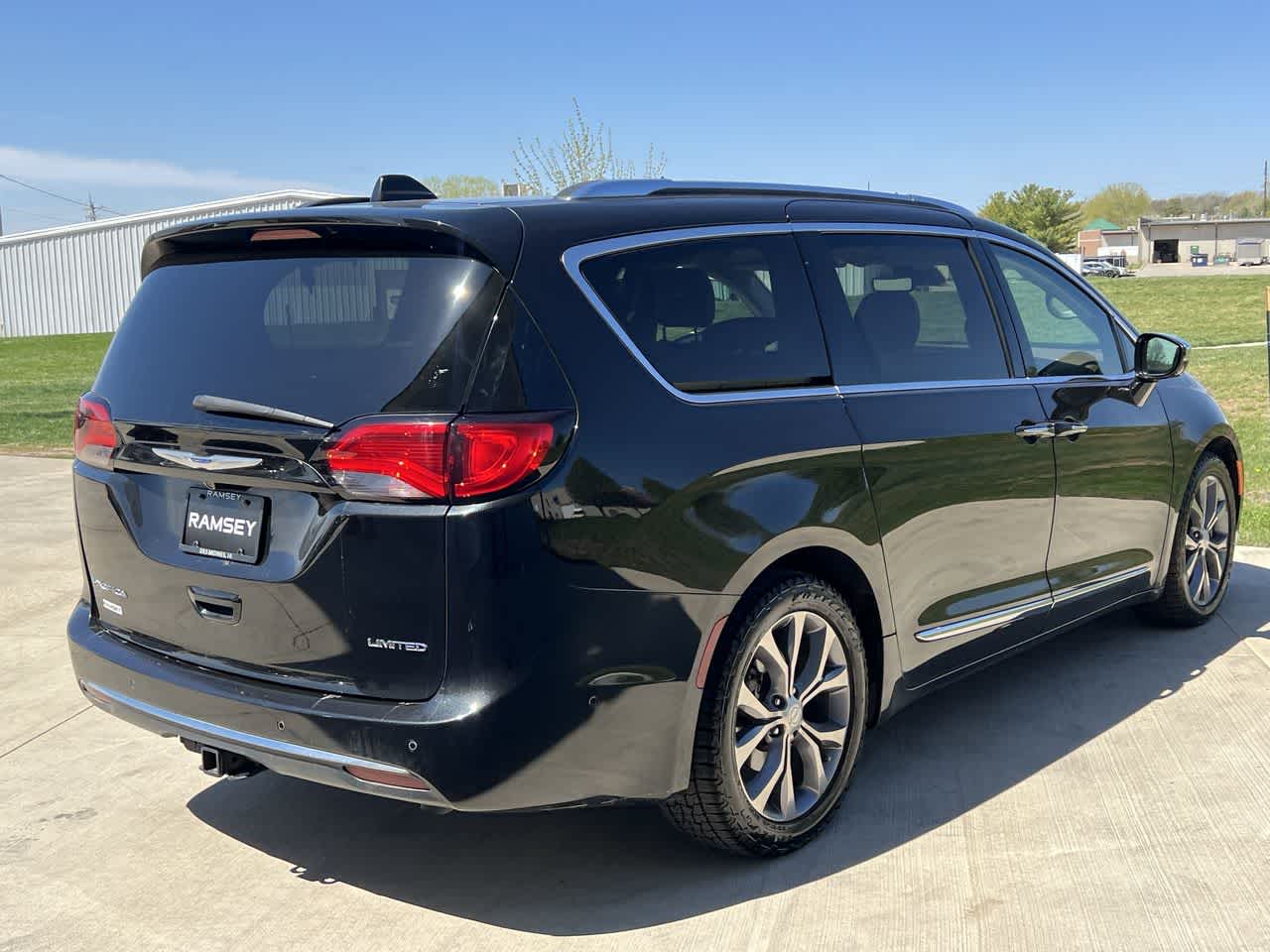 2019 Chrysler Pacifica Limited 14