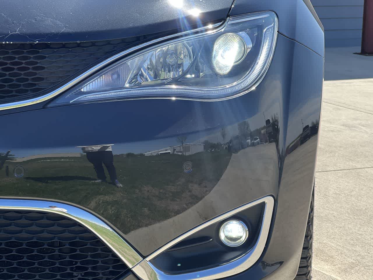 2019 Chrysler Pacifica Limited 18